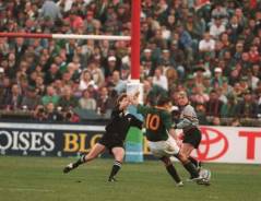 Joel Stransky drops the goal that wins the 1995 Rugby World Cup