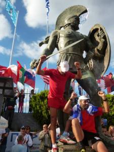 The Spartans arrive to pay tribute to Leonidas (Photo: Spartathlon)